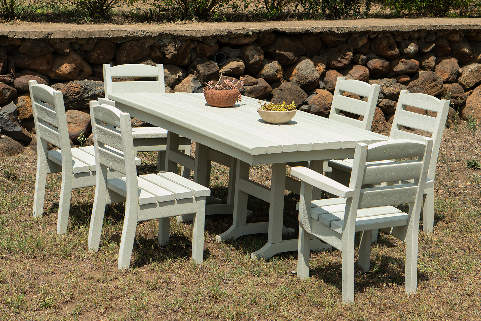 Light grey recycled plastic outdoor dining set for hotels and commercial terraces